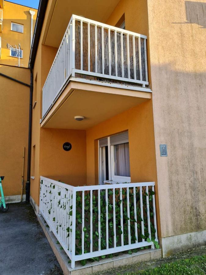 Apartman Vinyl - Self Chek-In Όσιγιεκ Εξωτερικό φωτογραφία